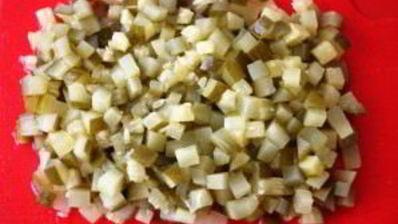 салат оливье с колбасой