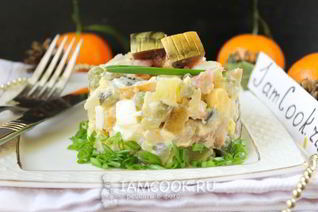 Салат Оливье с копченой скумбрией