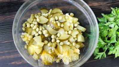 салат оливье с копченой скумбрией