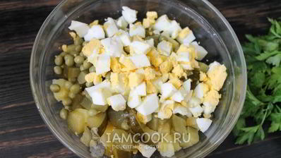 салат оливье с копченой скумбрией