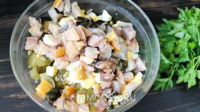 салат оливье с копченой скумбрией