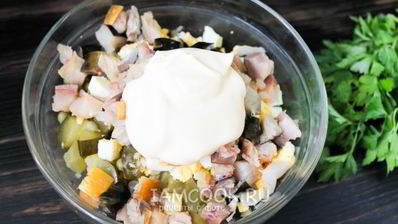 салат оливье с копченой скумбрией