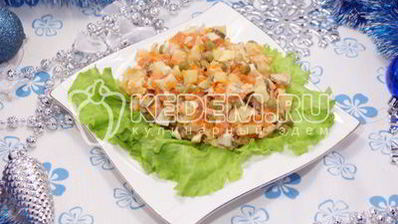 салат оливье с курицей и икорной закуской