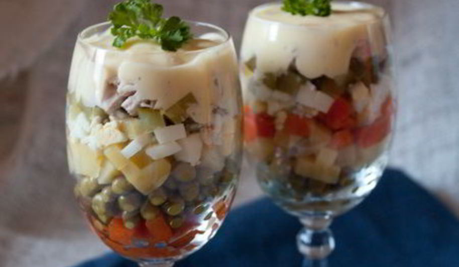 Рецепт салата оливье с курицей под соусом айоли