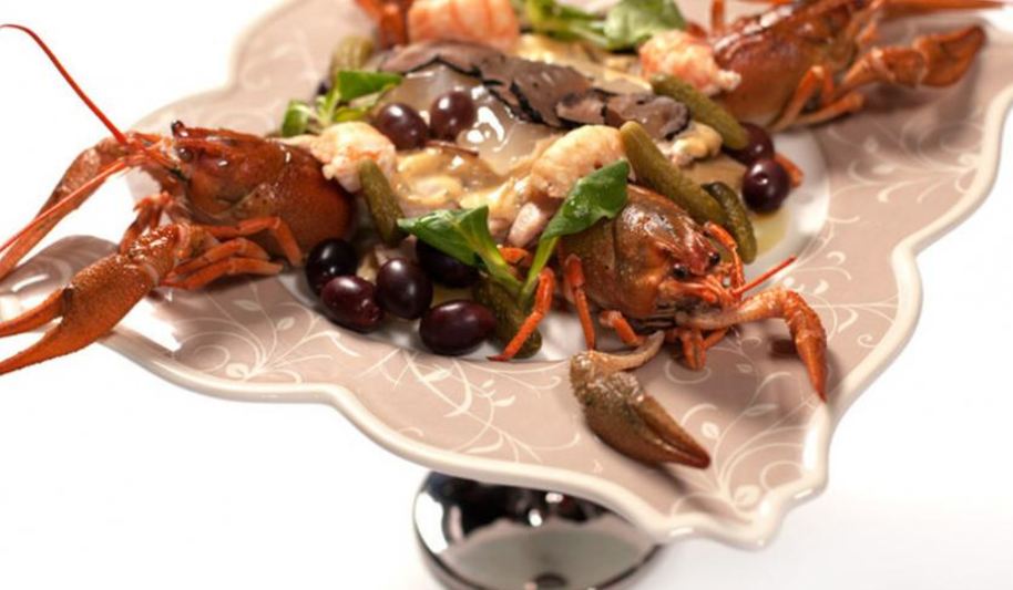 Рецепт салата оливье с перепелиным мясом, раковыми шейками и трюфелем