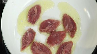 салат оливье с перепелиным мясом, раковыми шейками и трюфелем