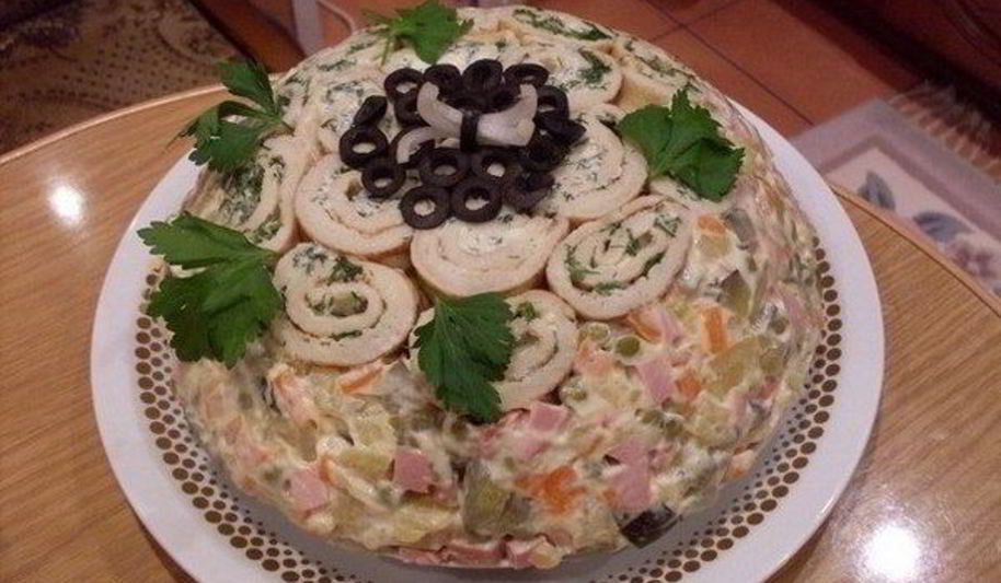 Рецепт салата оливье с рулетами из омлета