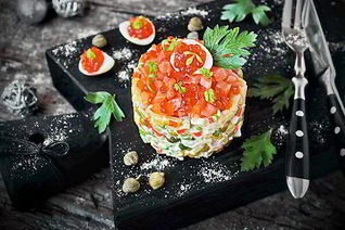 Салат оливье с семгой и красной икрой