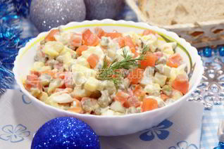 Салат Оливье с семгой