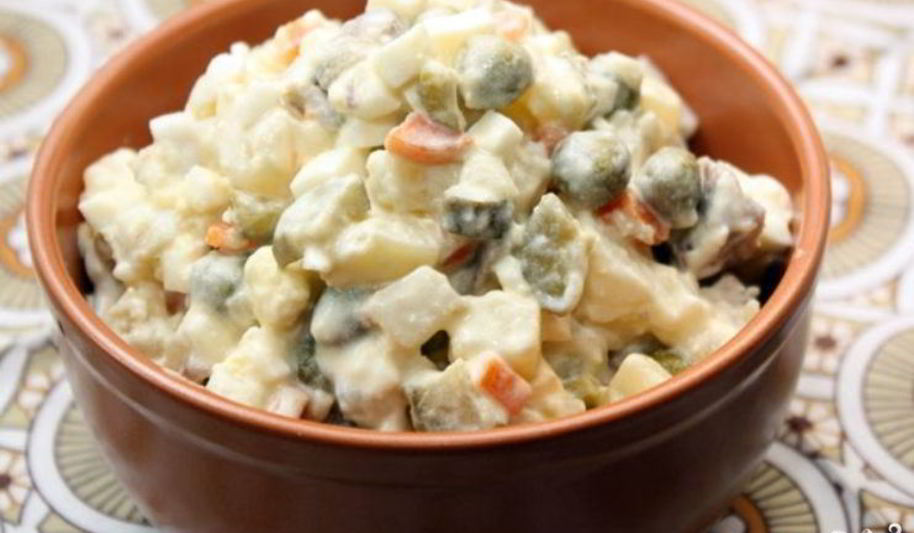 Рецепт салата оливье с солеными огурцами