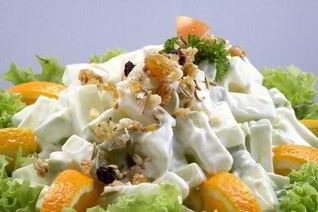 Салат оливье с ветчиной и ананасом