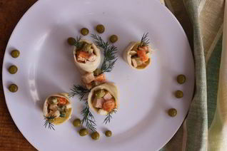 Салат Оливье в майонезном блинчике