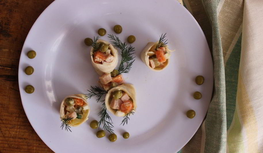 Рецепт салата оливье в майонезном блинчике