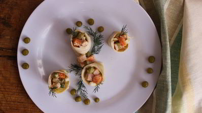 салат оливье в майонезном блинчике