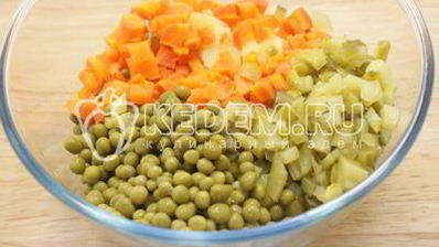 салат с курицей праздничное оливье