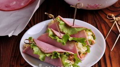 салат-закуска оливье в ветчине