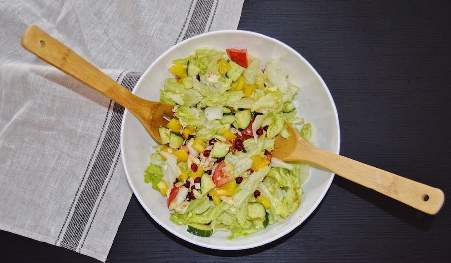 Рецепт овощного салата с гранатом и моцареллой