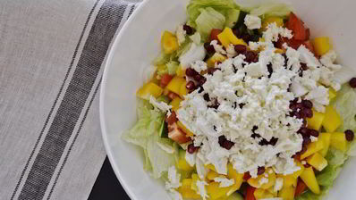 овощной салат с гранатом и моцареллой