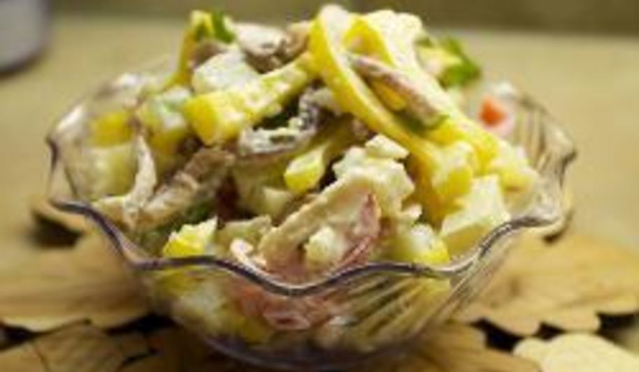 Рецепт овощного салата с кальмарами