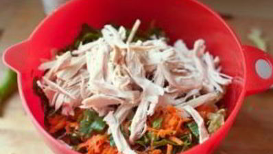 овощной салат с курицей