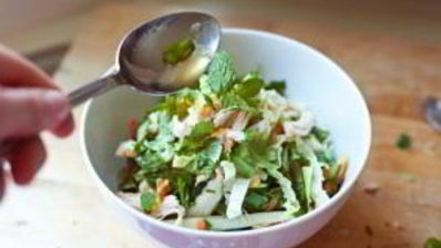 овощной салат с курицей