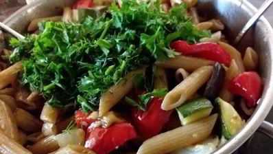 паста-салат с запеченными овощами