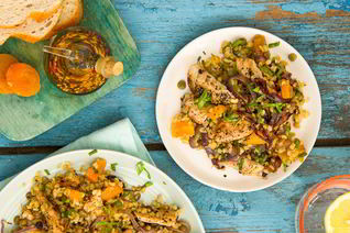 Пряный салат с булгуром, индейкой и курагой