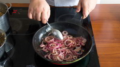 пряный салат с булгуром, индейкой и курагой