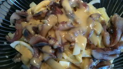 салат домашний с сельдью