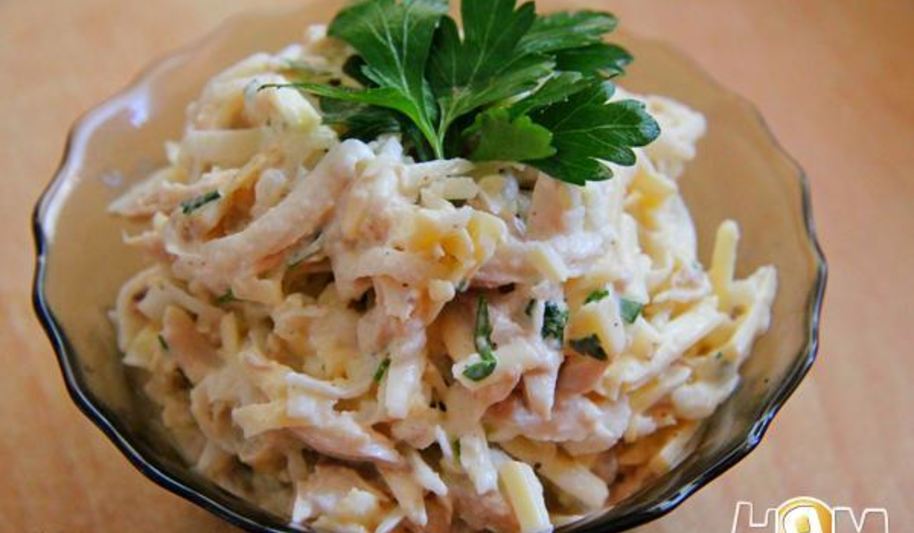 Рецепт салата из дайкона с отварной курицей