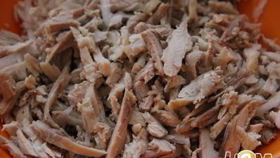 салат из дайкона с отварной курицей