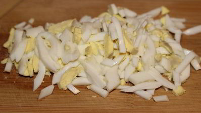 салат из кальмаров в сырных корзиночках