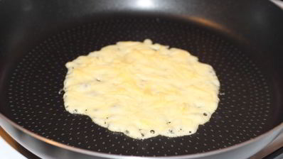 салат из кальмаров в сырных корзиночках