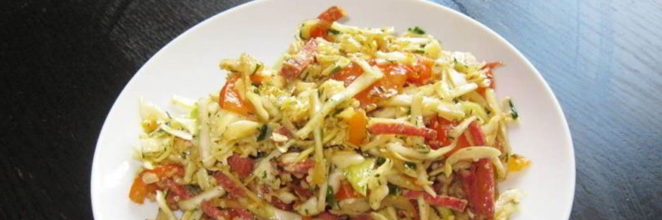 Салат из колбасы и сыра