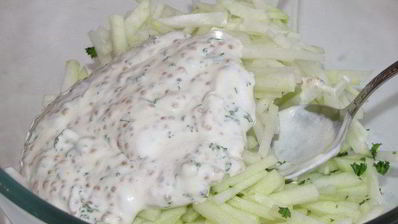 салат из кольраби и яблок с горчичной заправкой