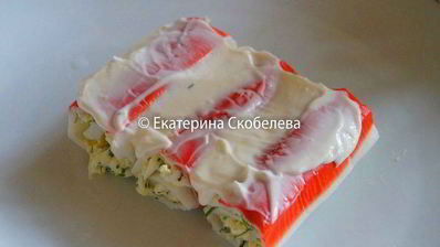 салат из крабовых палочек избушка