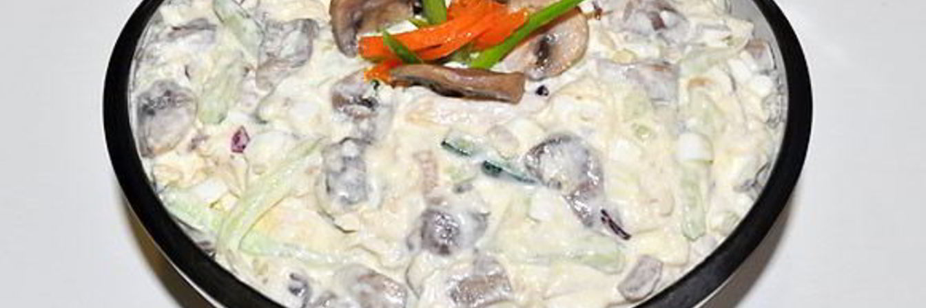 Салат из курицы с грибами и огурцом