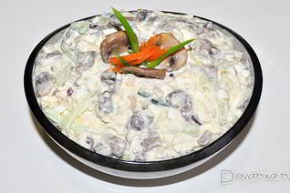Салат из курицы с грибами и огурцом