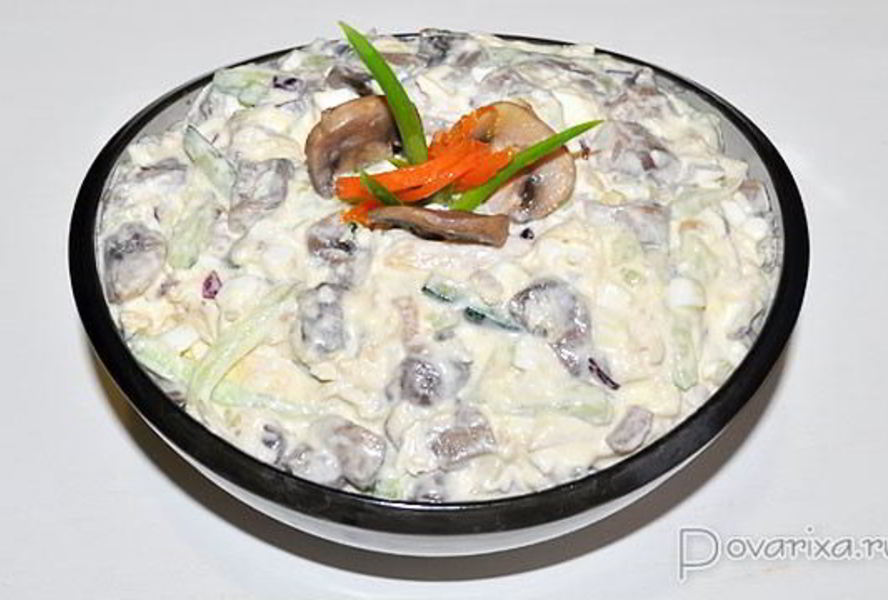Салат из курицы с грибами и огурцом