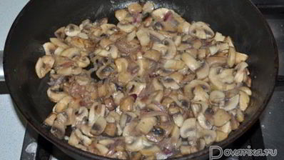 салат из курицы с грибами и огурцом