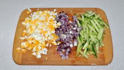 салат из курицы с грибами и огурцом