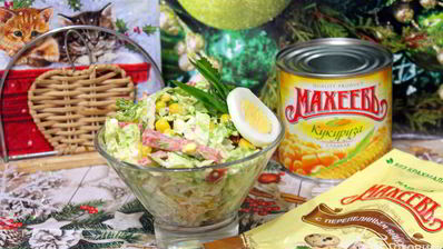 салат из пекинской капусты с сервелатом и кукурузой