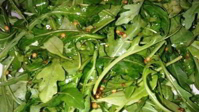 салат из рукколы и инжира