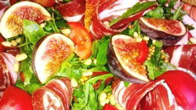 салат из рукколы и инжира