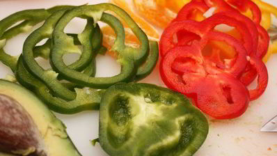 салат из сладкого перца с авокадо