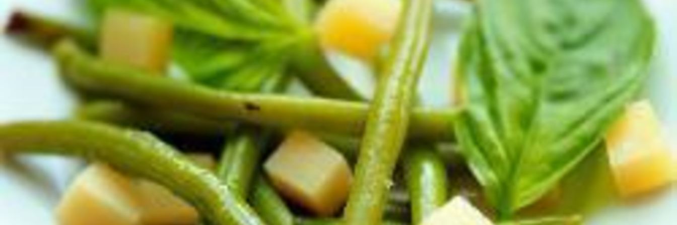 Салат из стручковой фасоли с сыром