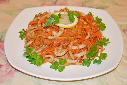 Салат Кальмары с корейской морковью
