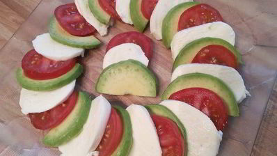 салат капрезе плюс