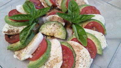 салат капрезе плюс