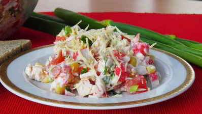 салат клеопатра с курицей и крабовыми палочками